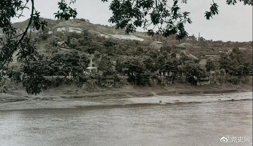 1935年3月16日至17日，紅一方面軍三渡赤水的渡口之一——茅臺(tái)渡口。