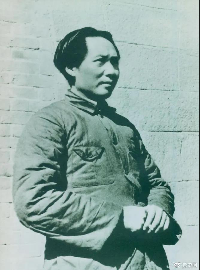 1936年2月至5月，毛澤東、彭德懷率軍進(jìn)行了東征戰(zhàn)役。圖為指揮東征戰(zhàn)役時(shí)的毛澤東。