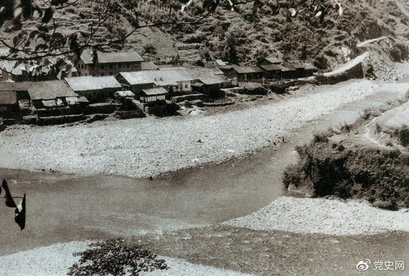 　　1935年6月26日，中共中央政治局在四川懋功兩河口召開會(huì)議。會(huì)議決定紅軍北上創(chuàng)造川陜甘根據(jù)地。圖為兩河口。